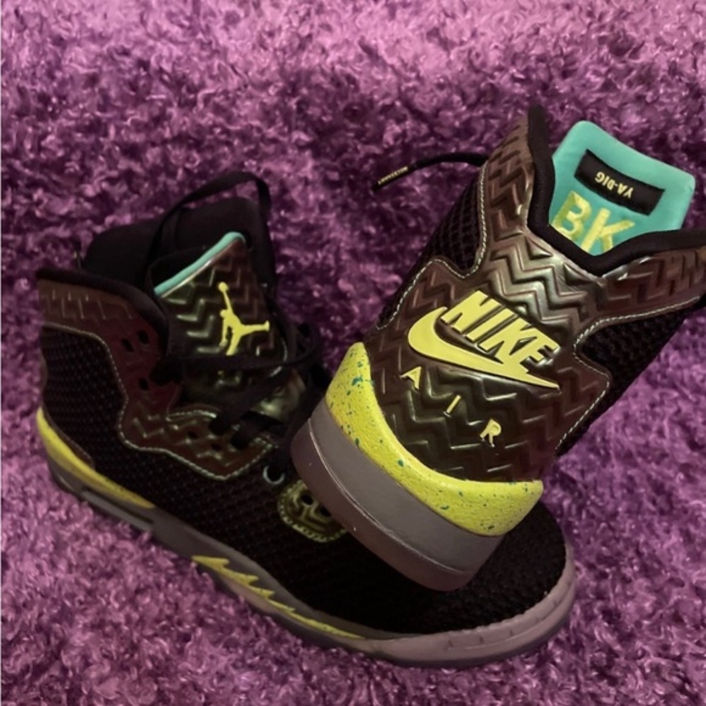 Jordan sneakers with Brooklyn Theme 5Y W(6.5)